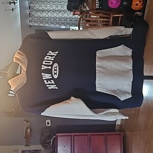 New York Hoodie. FOREVER 21. SIZE? Maybe medium/large. 40% polyester 60% cotton